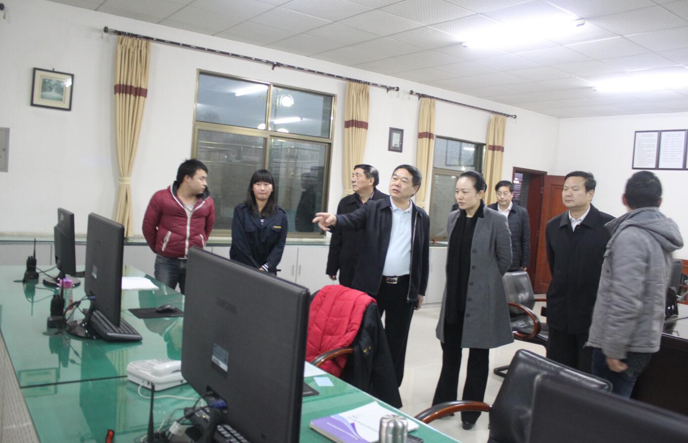 1584690878842932.jpg 2014年1月,时任怀化市市长李晖莅临公司调研.JPG